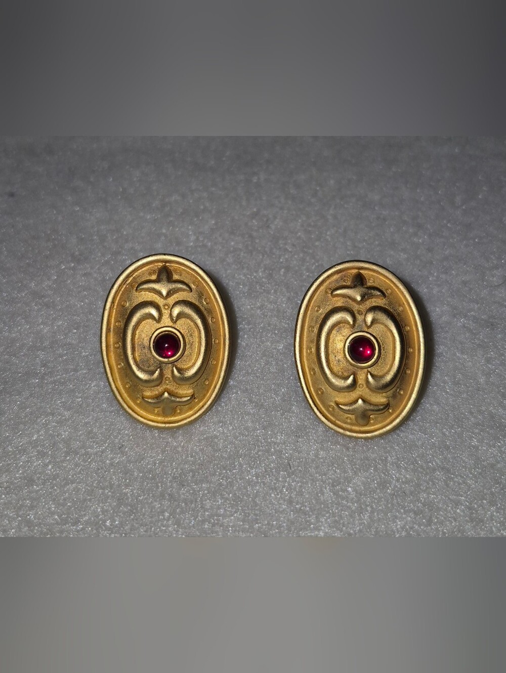 Vintage Leslie Block Clip On Gold Tone Red  Cabochon Glass Beaded Earrings